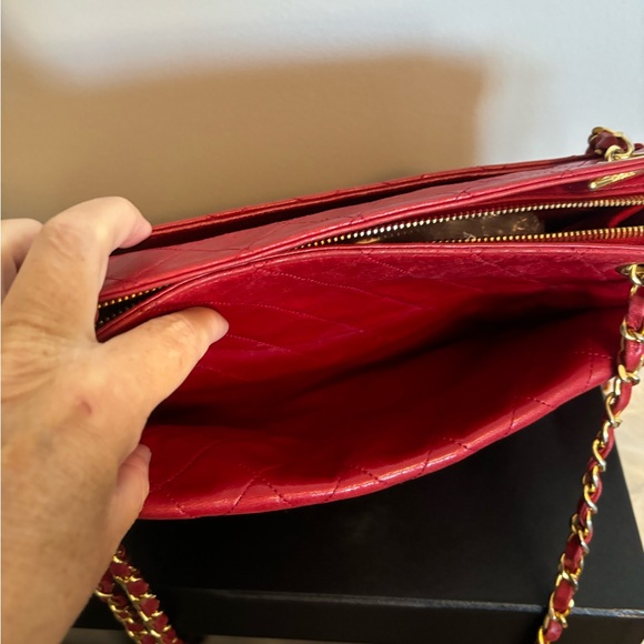 Chanel vintage red lambskin shoulder bag - Picture 10 of 11